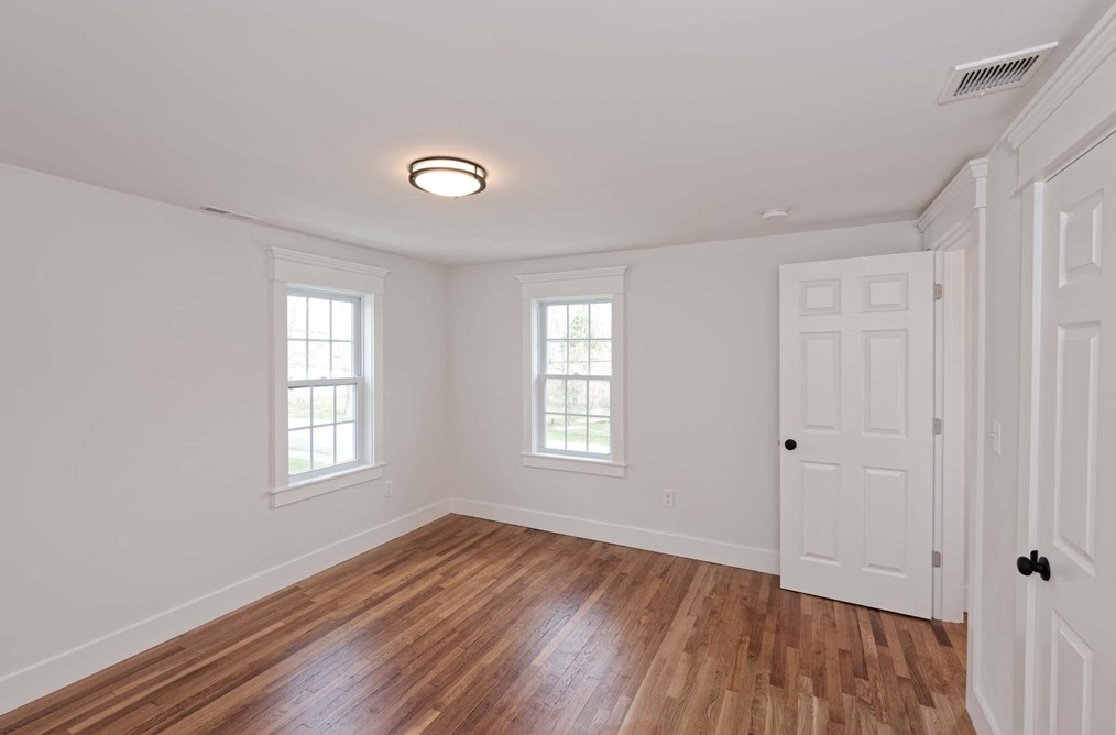 45 Pleasant St, Medfield MA  02052-2613 exterior