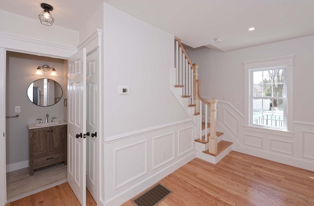 45 Pleasant St, Medfield MA  02052-2613 exterior