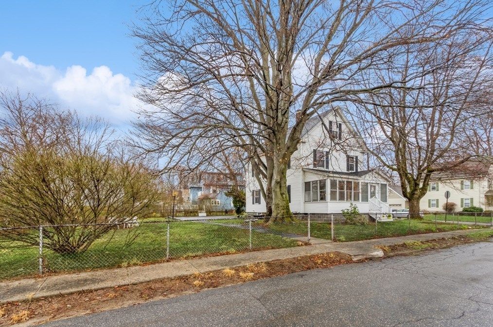 16 Carter St, Hudson MA 01749-1507 exterior