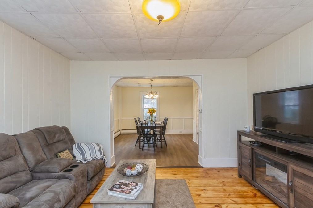 16 Carter St, Hudson MA 01749-1507 exterior