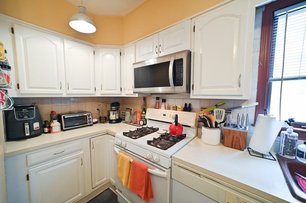 16 Kondazian St, Watertown MA 02472-2830 exterior