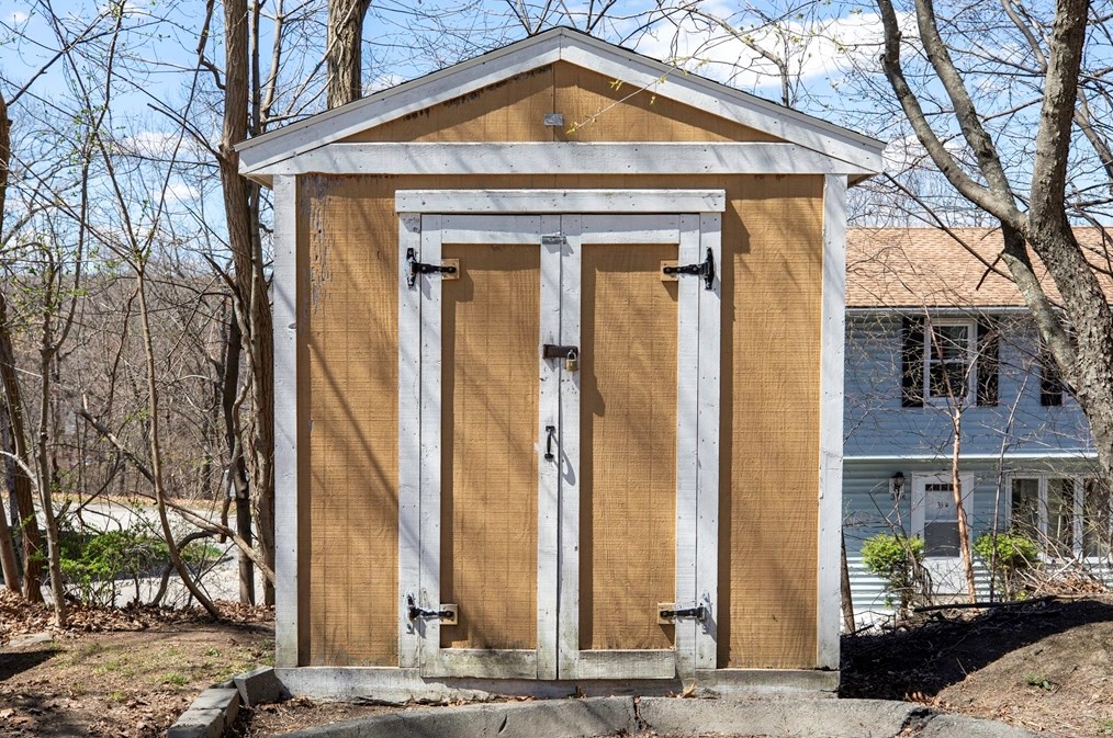 12 Lebanon St, Worcester MA  01603-1304 exterior