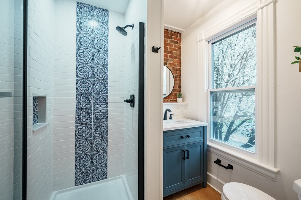 56 Taylor St, Holyoke MA  01040-3321 exterior