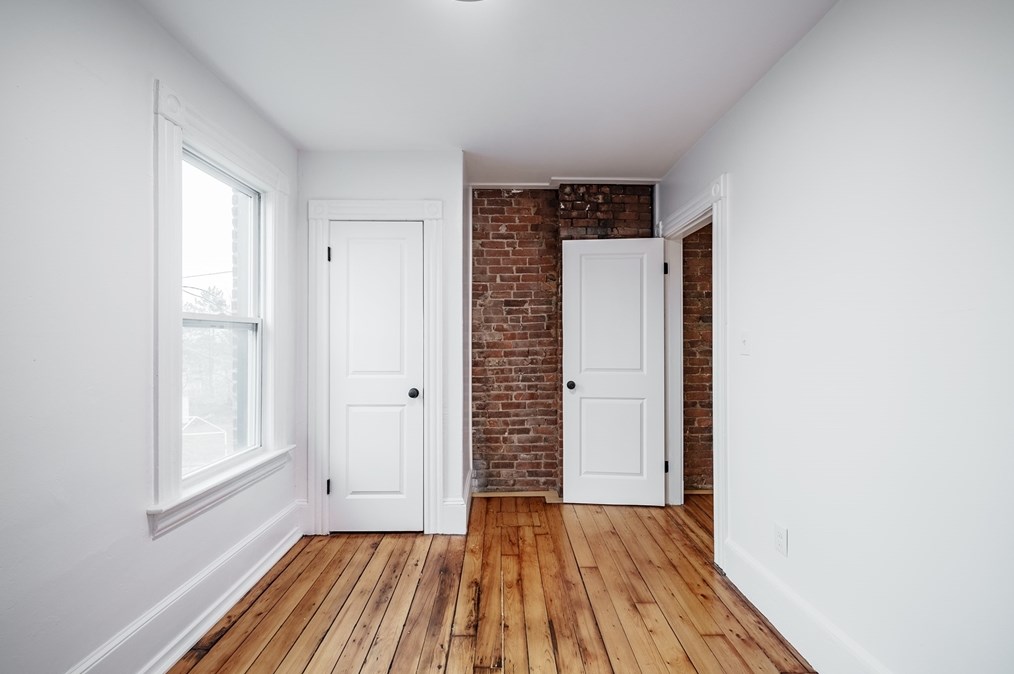 56 Taylor St, Holyoke MA  01040-3321 exterior