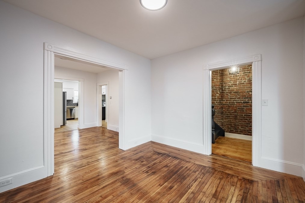 56 Taylor St, Holyoke MA  01040-3321 exterior