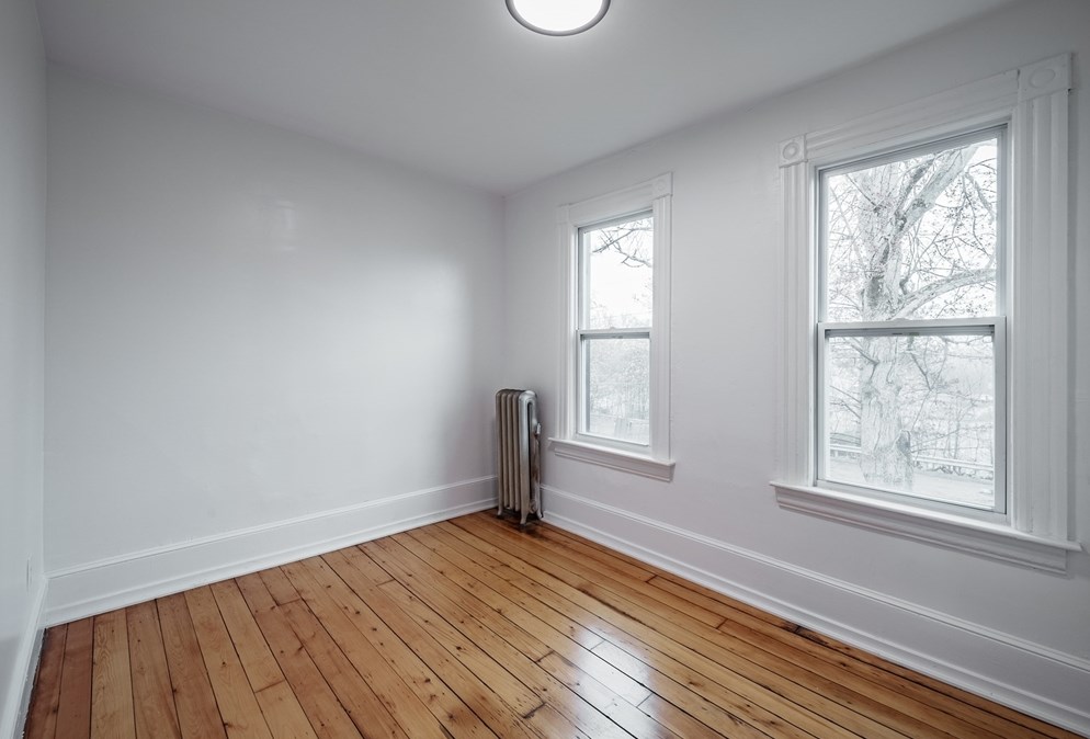 56 Taylor St, Holyoke MA  01040-3321 exterior