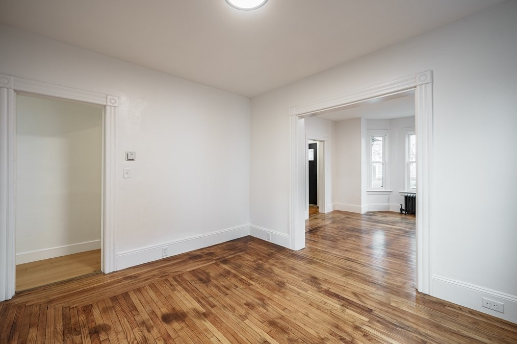 56 Taylor St, Holyoke MA  01040-3321 exterior