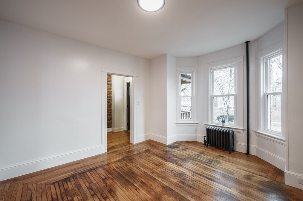 56 Taylor St, Holyoke MA  01040-3321 exterior