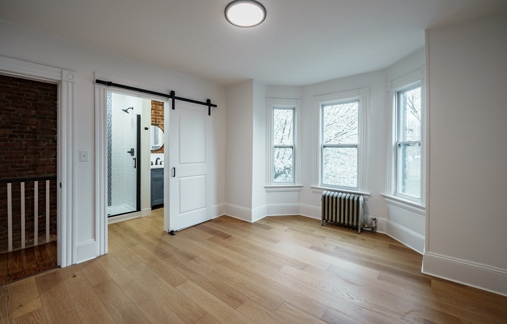 56 Taylor St, Holyoke MA  01040-3321 exterior