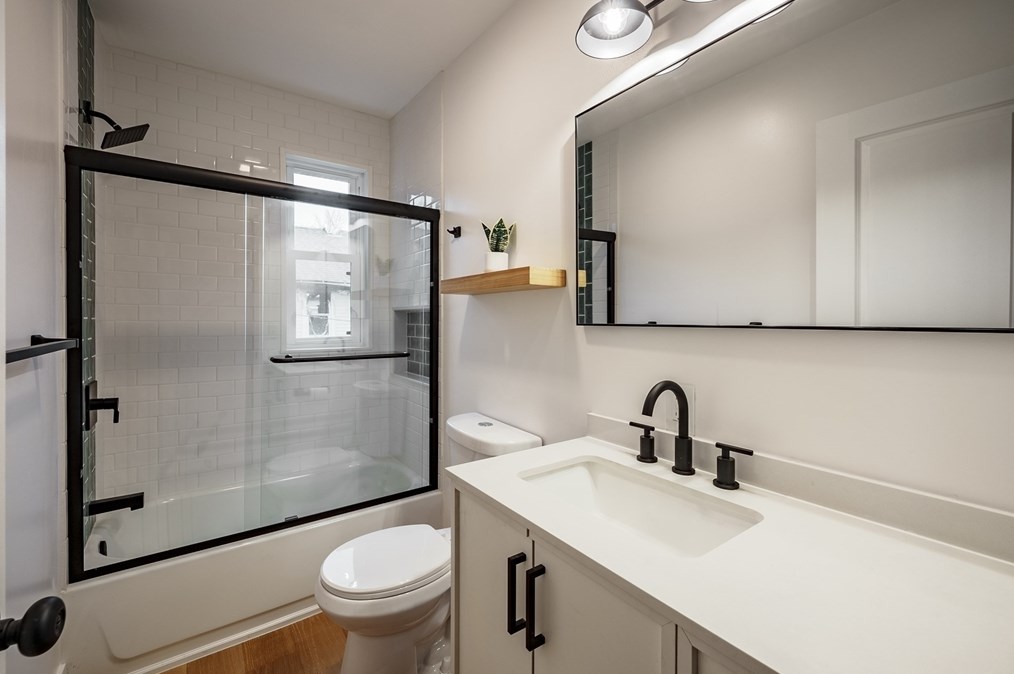 56 Taylor St, Holyoke MA  01040-3321 exterior