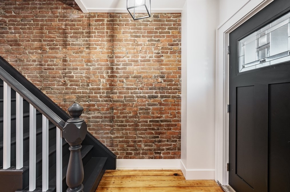 56 Taylor St, Holyoke MA  01040-3321 exterior