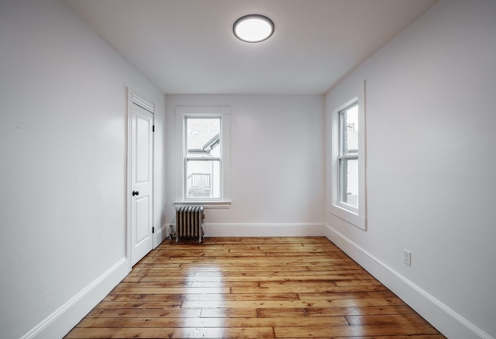 56 Taylor St, Holyoke MA  01040-3321 exterior