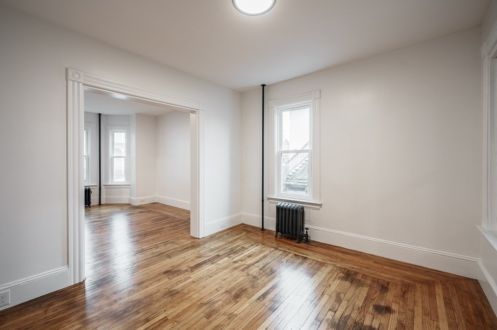 56 Taylor St, Holyoke MA  01040-3321 exterior