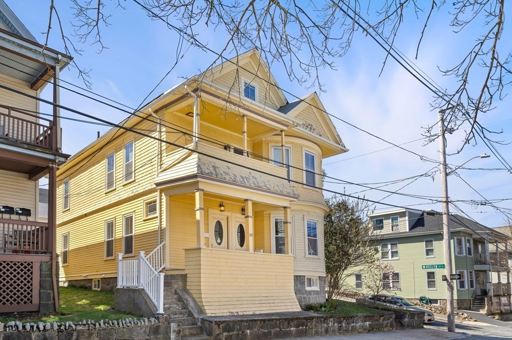 33 Roslyn St, Salem MA  01970-4652 exterior