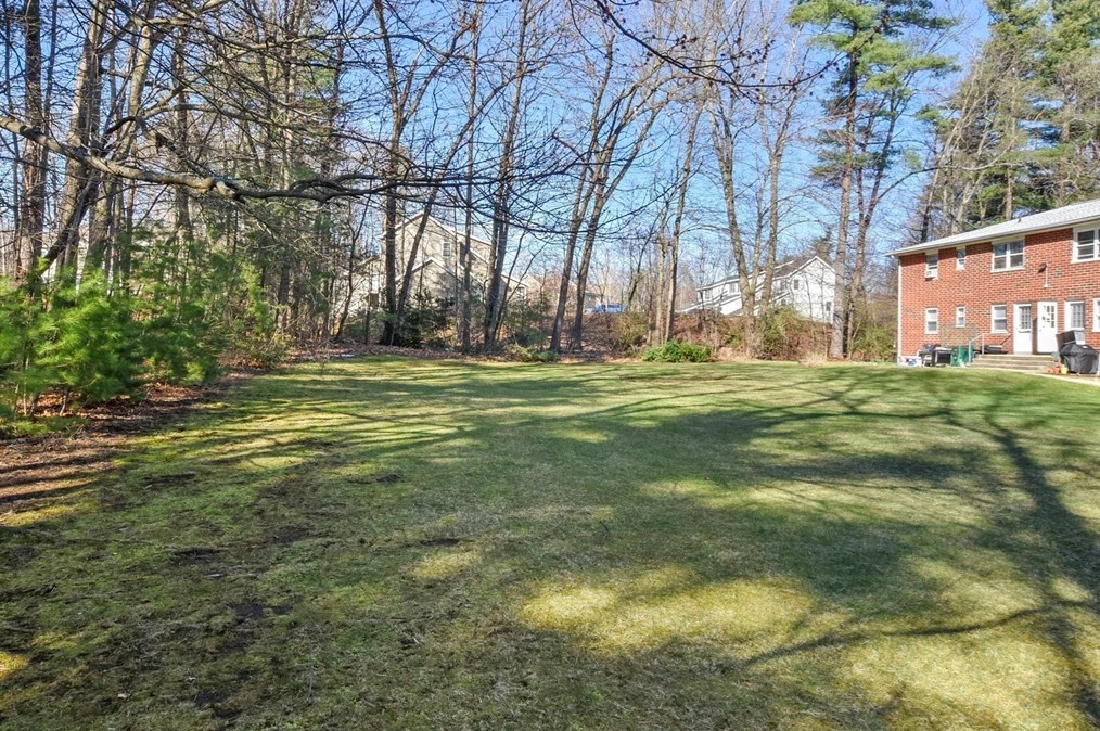 147 Litchfield Pines Dr, Leominster MA  01453-5815 exterior