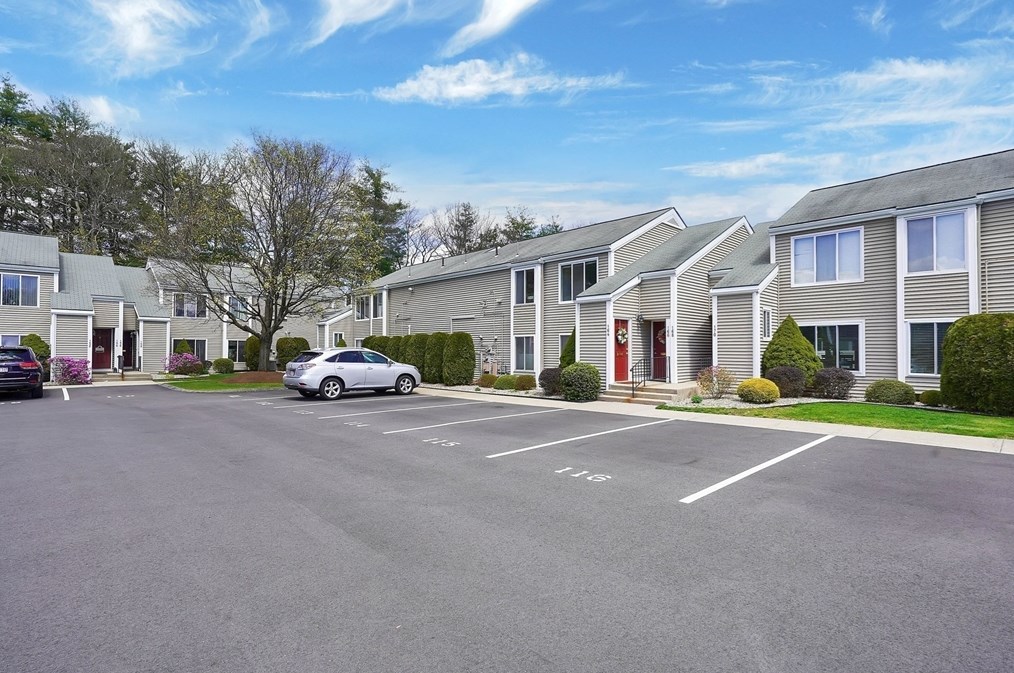 164 Nassau Dr, Springfield MA  01129-1423 exterior