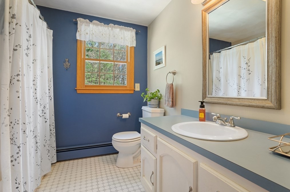 65 Dunvegan Rd, Tewksbury MA 01876 exterior