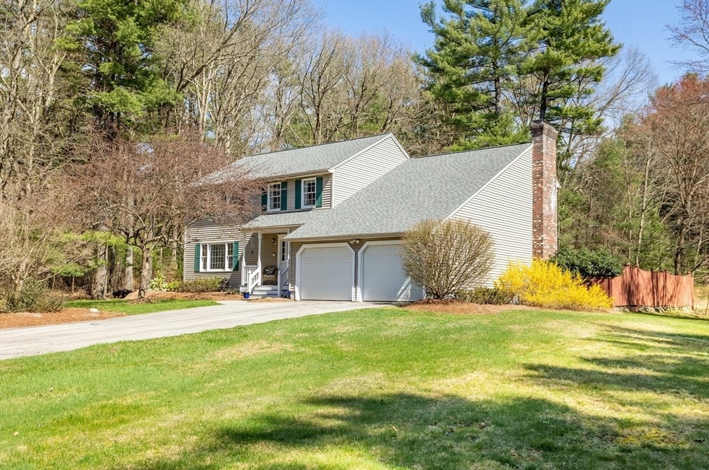 65 Dunvegan Rd, Tewksbury MA 01876 exterior