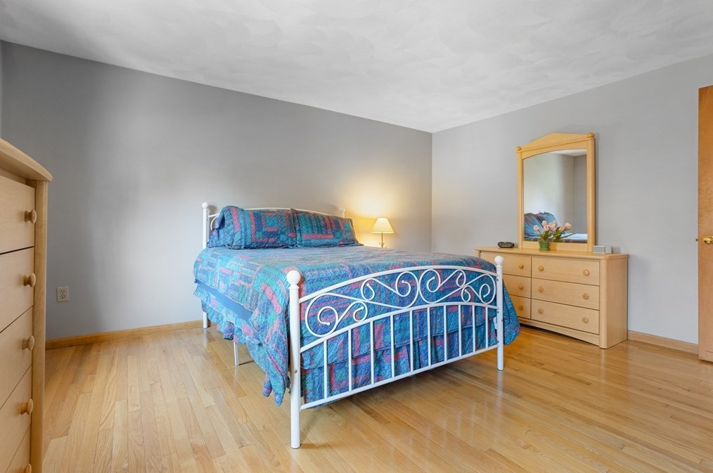 65 Dunvegan Rd, Tewksbury MA 01876 exterior