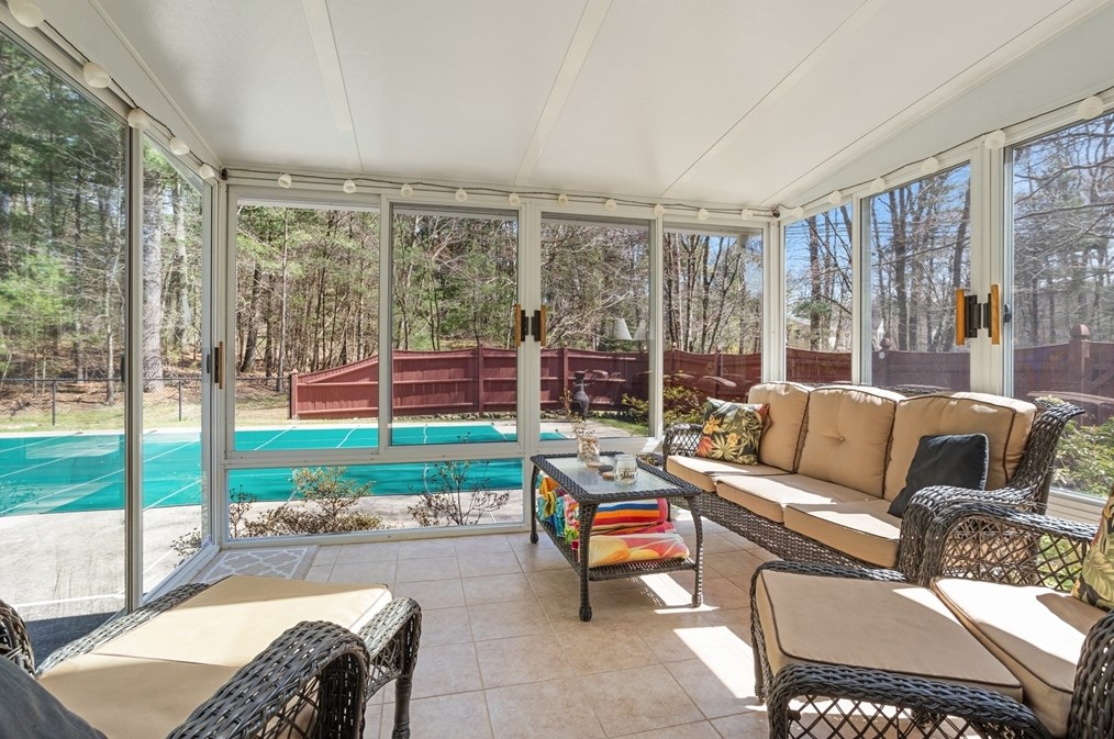 65 Dunvegan Rd, Tewksbury MA 01876 exterior