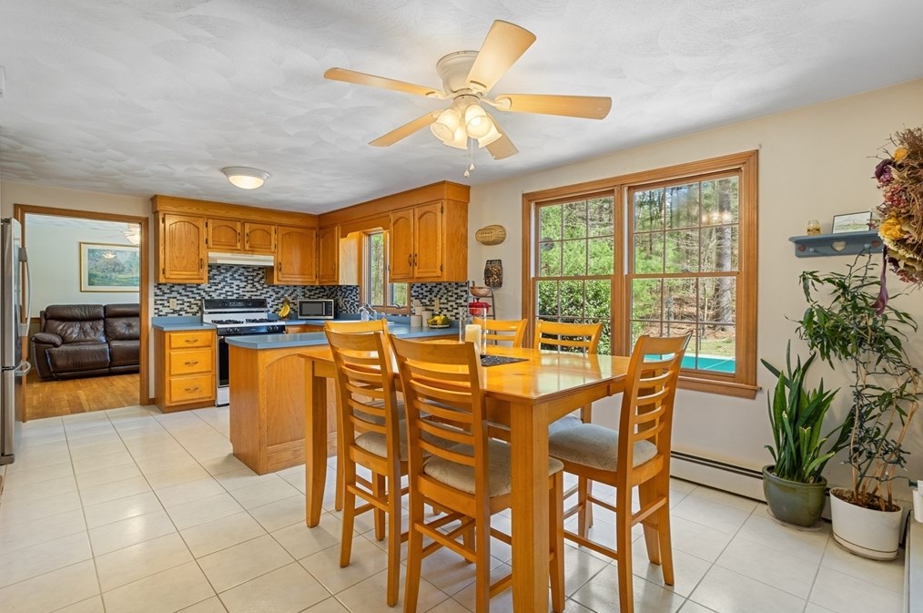 65 Dunvegan Rd, Tewksbury MA 01876 exterior