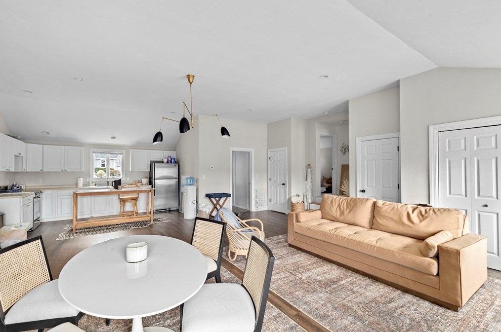 24 St, Hingham MA 02061-2610 exterior