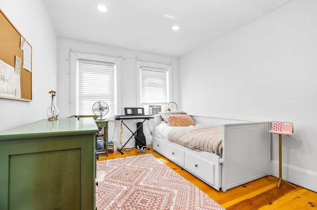 24 St, Hingham MA 02061-2610 exterior