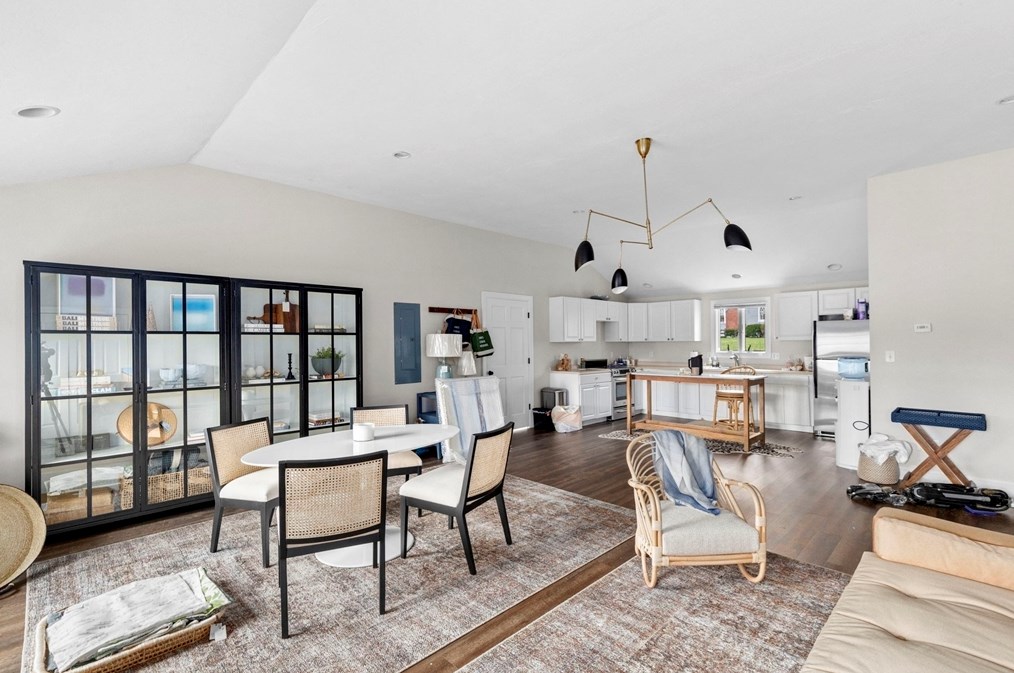 24 St, Hingham MA 02061-2610 exterior