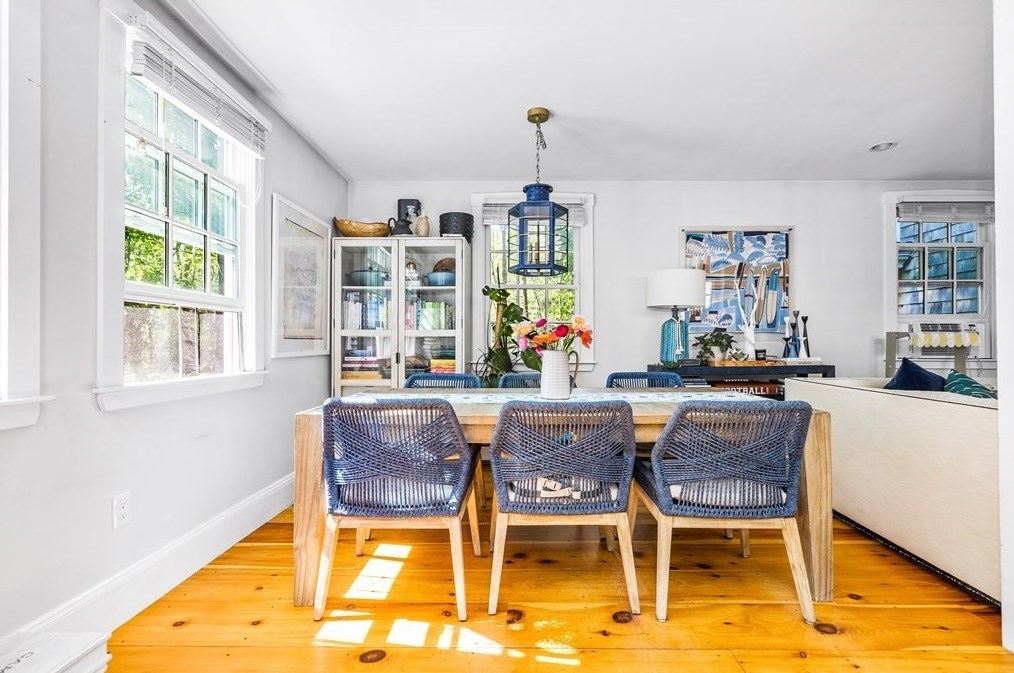 24 St, Hingham MA 02061-2610 exterior