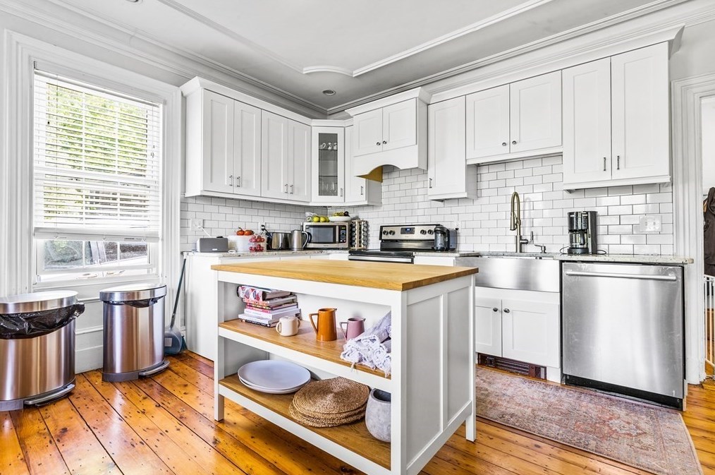 24 St, Hingham MA 02061-2610 exterior