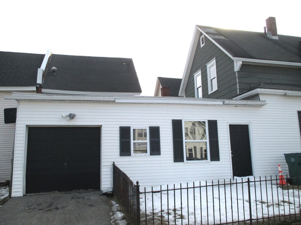 215 Mount Hope St, Lowell MA 01854-2347 exterior