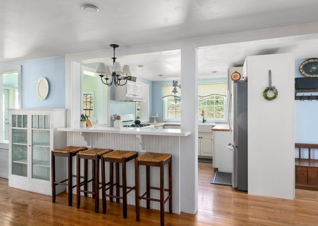 29 Simmons Rd, Hingham MA 02043-4525 exterior