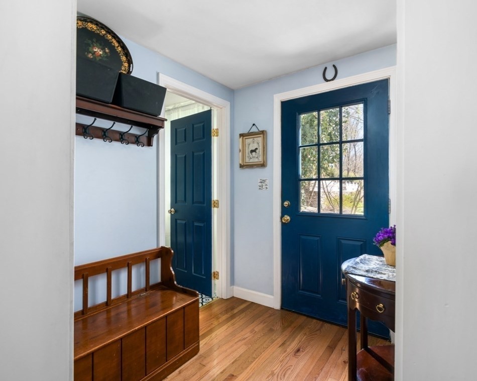 29 Simmons Rd, Hingham MA 02043-4525 exterior