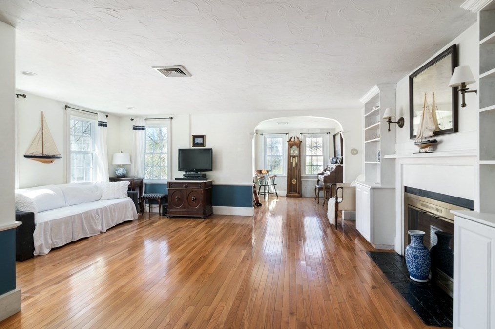 29 Simmons Rd, Hingham MA 02043-4525 exterior