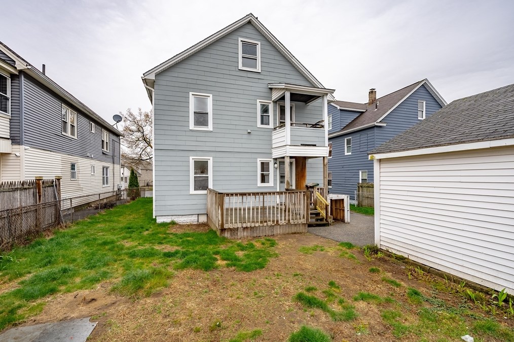 352 Page Blvd, Springfield MA  01104-3044 exterior