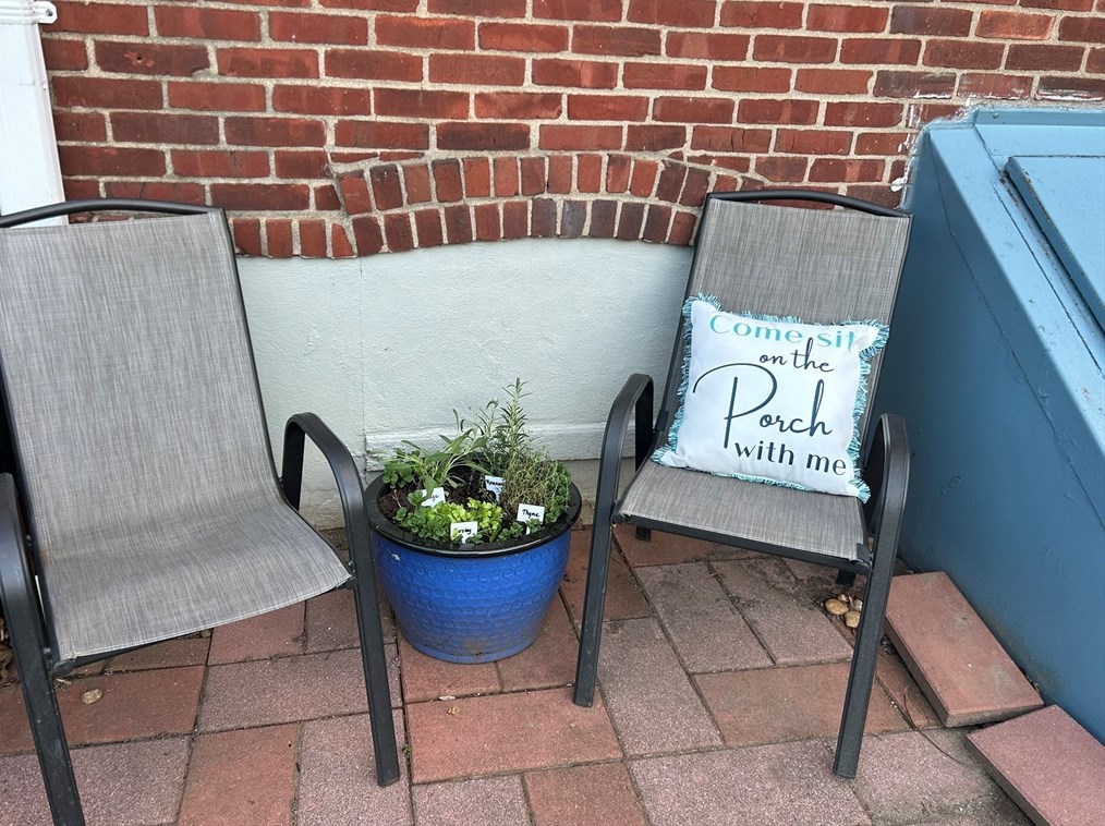 488 Cold Spring Ave, West Springfield MA 01089-3765 exterior