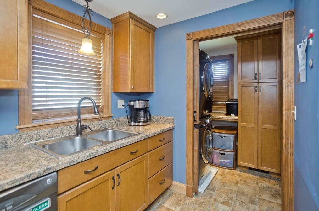 281 Langevin St, Chicopee MA 01020-4031 exterior