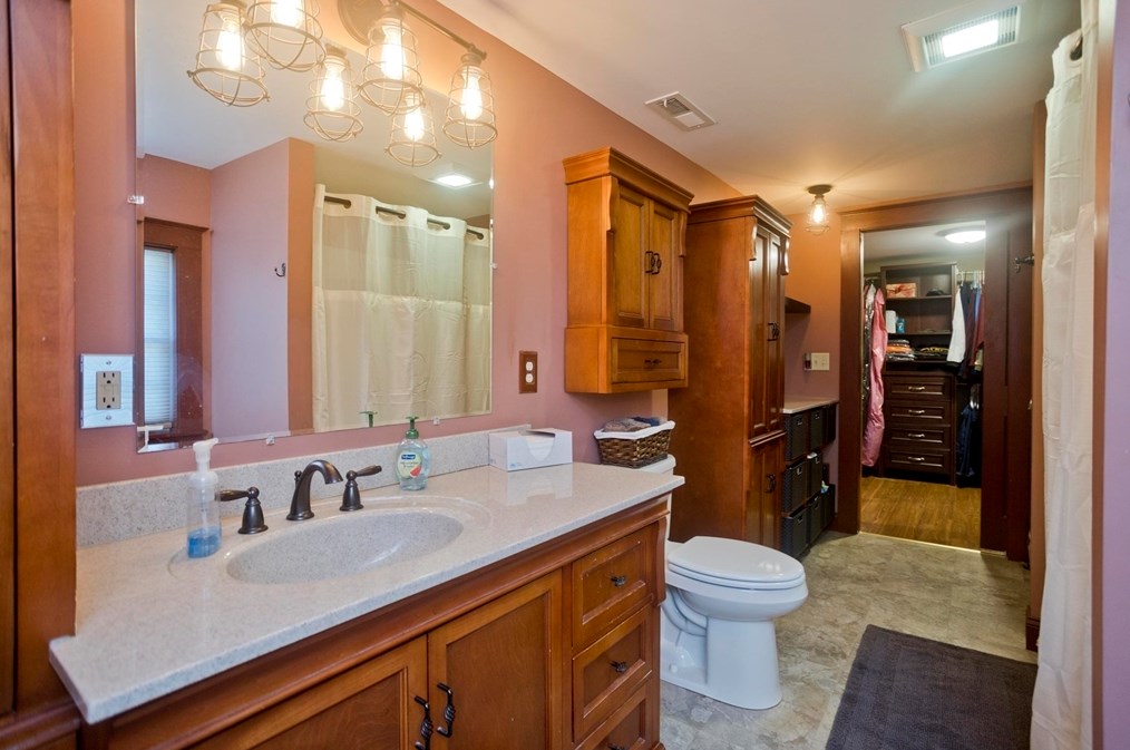 281 Langevin St, Chicopee MA 01020-4031 exterior