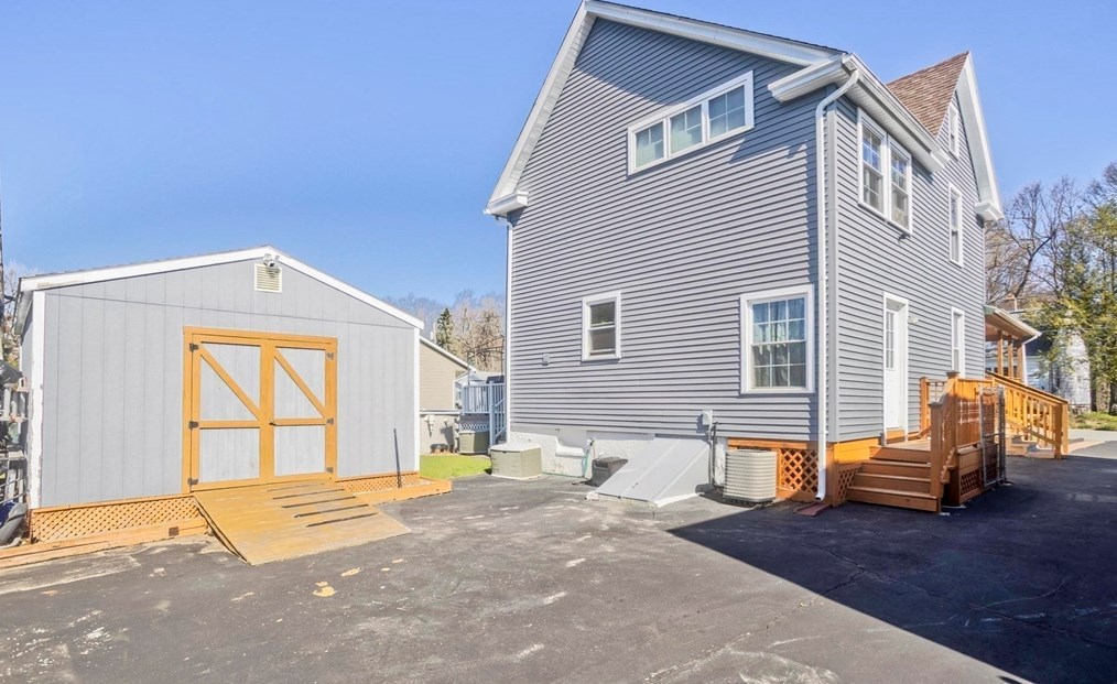 281 Langevin St, Chicopee MA 01020-4031 exterior