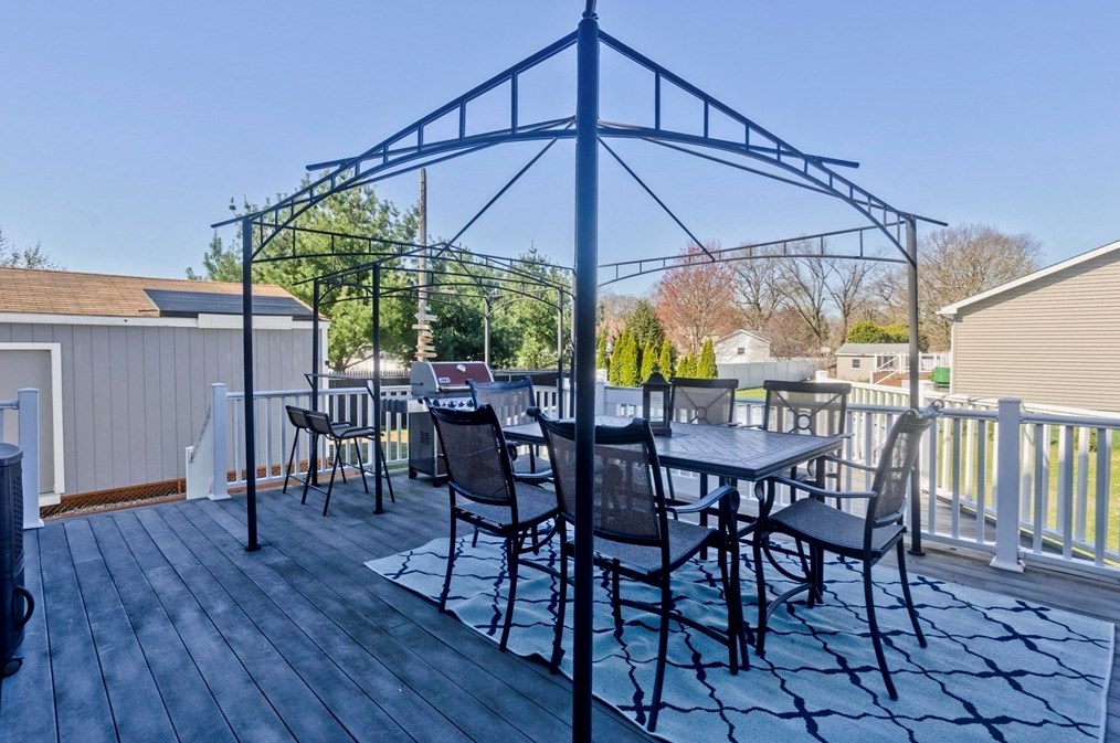 281 Langevin St, Chicopee MA 01020-4031 exterior