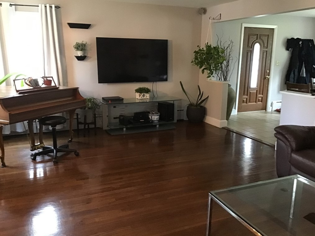 390 High St, Whitman MA 02382-1136 exterior