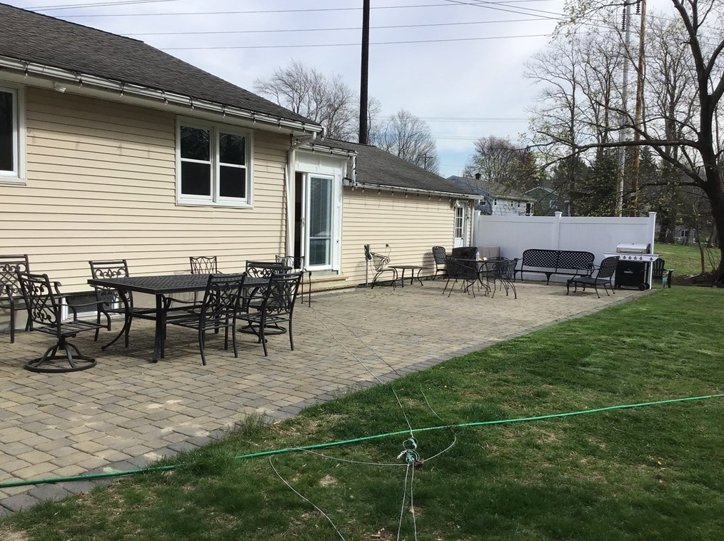 390 High St, Whitman MA 02382-1136 exterior