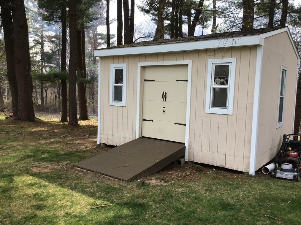 390 High St, Whitman MA 02382-1136 exterior