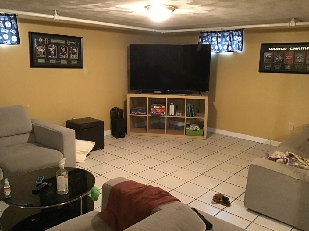 390 High St, Whitman MA 02382-1136 exterior