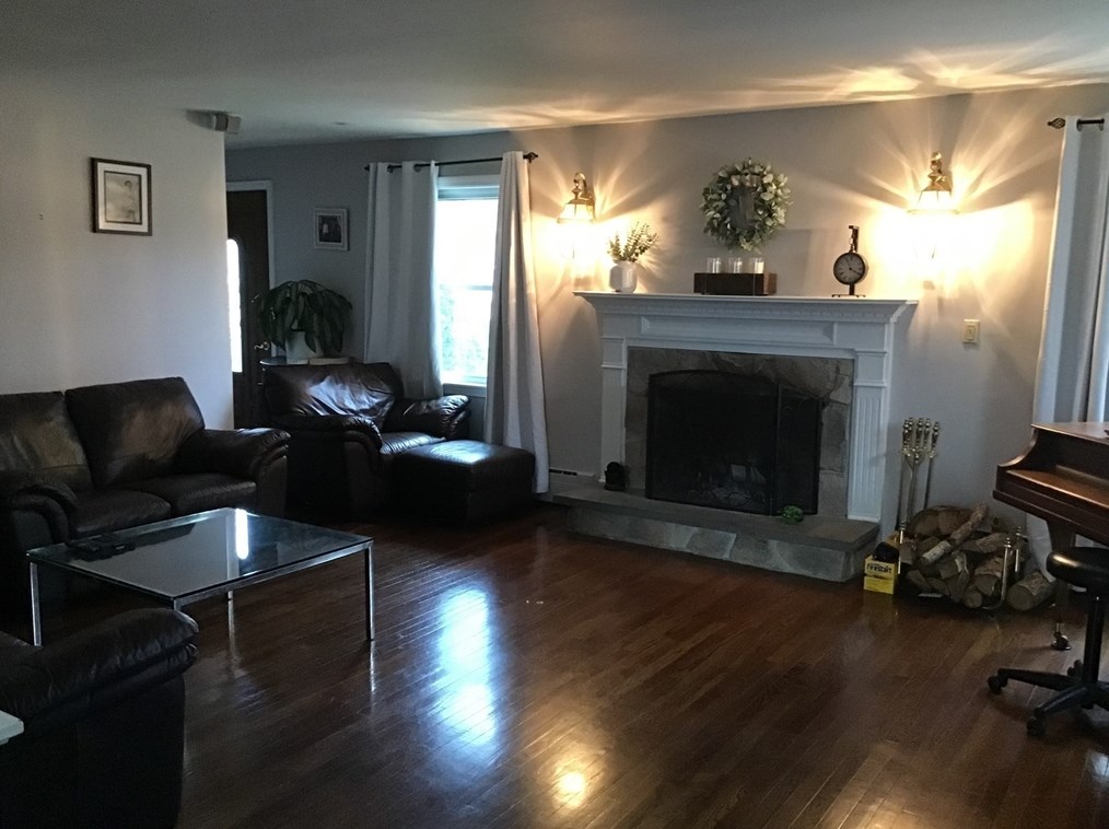 390 High St, Whitman MA 02382-1136 exterior