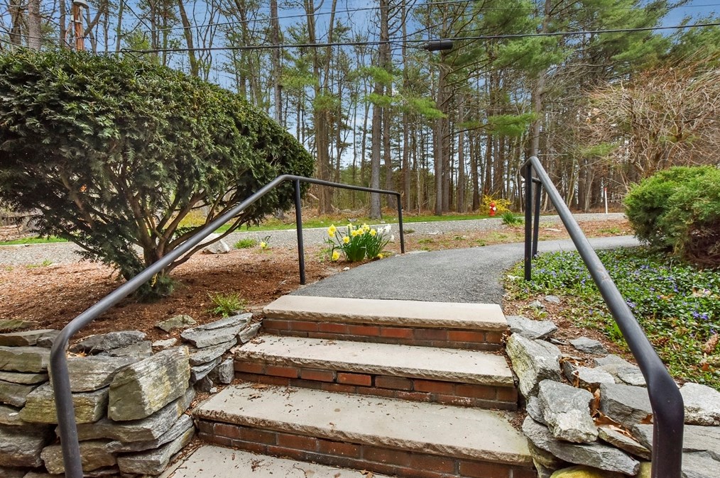 2 Town House Ln, Acton MA  01720-3738 exterior