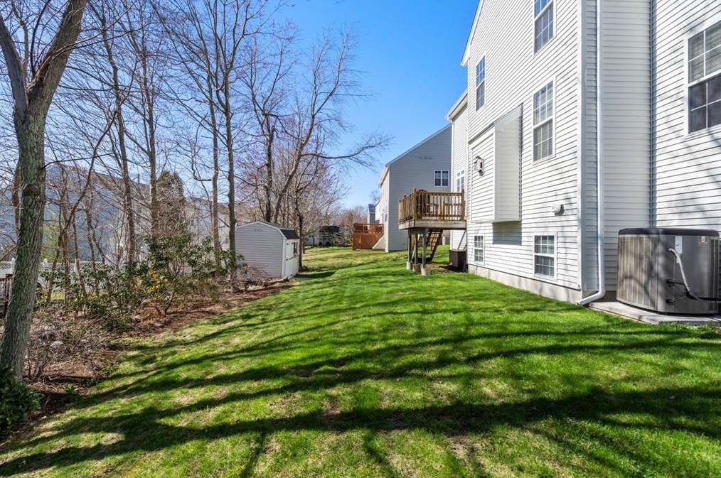 3 Rainbow Dr, Worcester MA 01605-1095 exterior