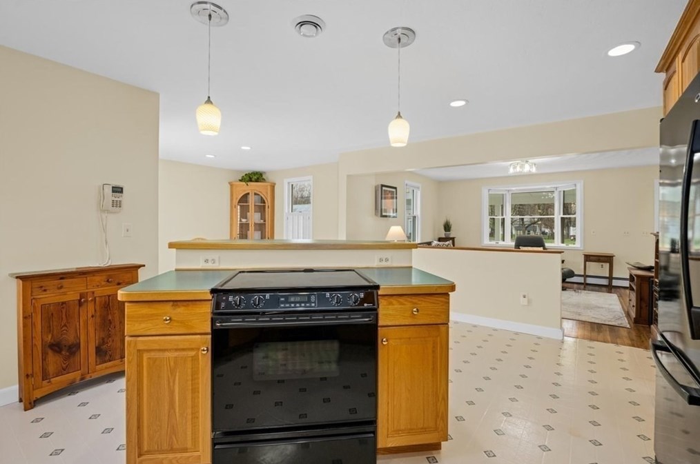 7 Washington Rd, Northborough MA 01532-2252 exterior