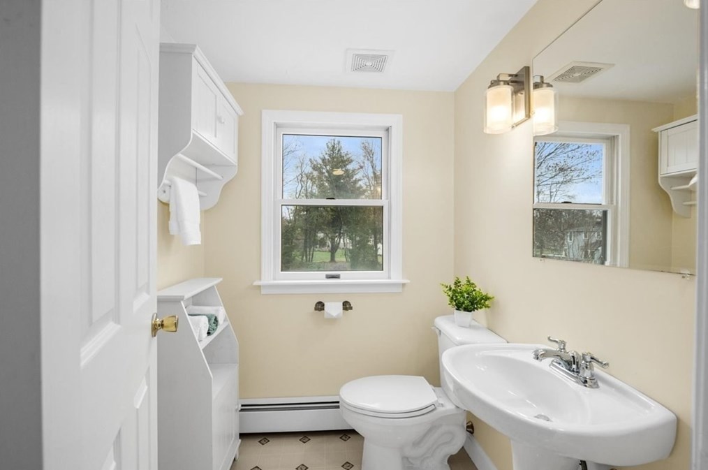 7 Washington Rd, Northborough MA 01532-2252 exterior