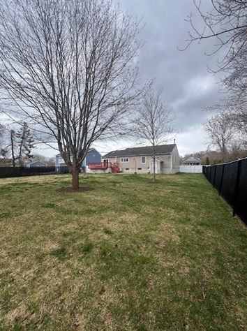 87 Mccabe St, Dartmouth MA  02748-1615 exterior